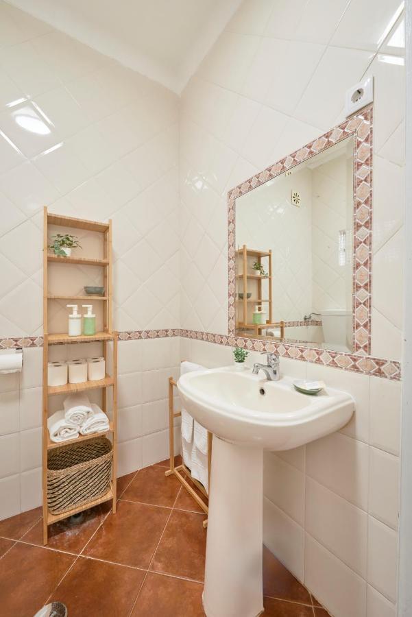 Central & Sunny 2Br Apt Near Beach, By Timecooler Setubal Exterior photo