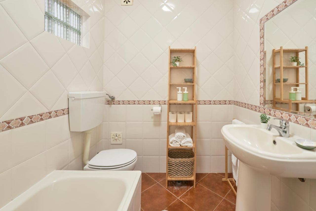 Central & Sunny 2Br Apt Near Beach, By Timecooler Setubal Exterior photo