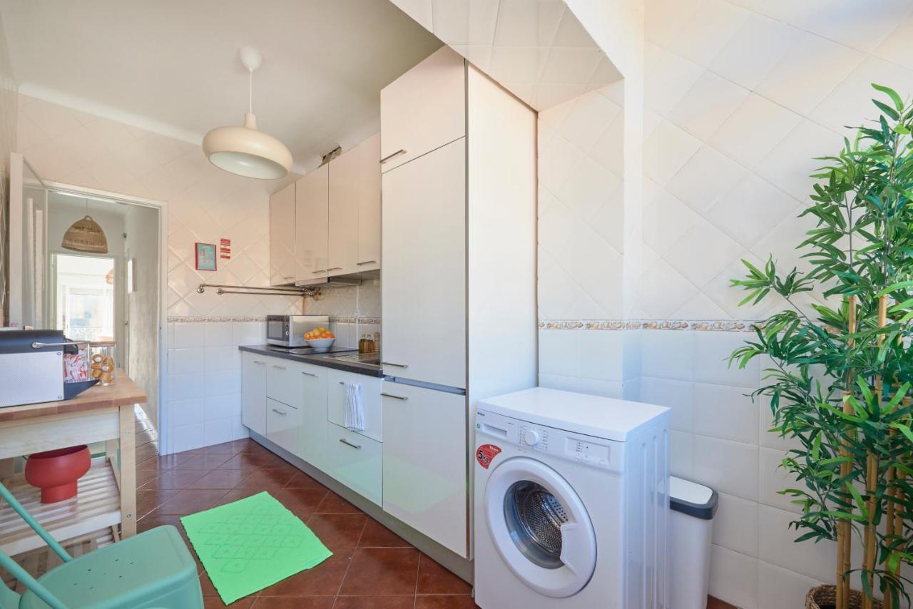Central & Sunny 2Br Apt Near Beach, By Timecooler Setubal Exterior photo